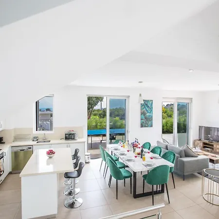 Schoene- Topmoderne Ferienvilla Auf Zypern By Interhome プロタラス