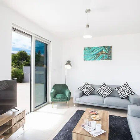 Semesterbostad Schoene- Topmoderne Ferienvilla Auf Zypern By Interhome Protaras